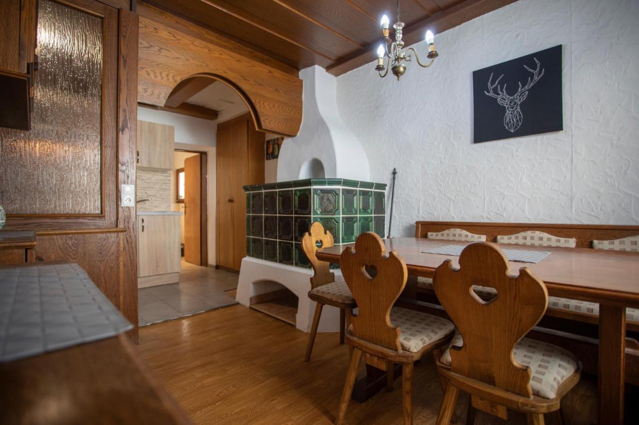 Traditional Old Town Apartment Hall in Tirol Exterior photo